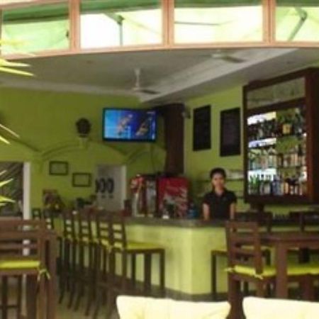 Cyclo Hotel-Bar-Restaurant Phnom Penh Exterior photo