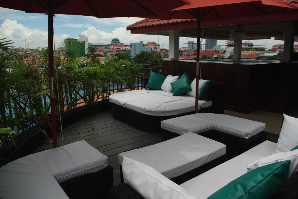 Cyclo Hotel-Bar-Restaurant Phnom Penh Exterior photo