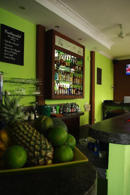 Cyclo Hotel-Bar-Restaurant Phnom Penh Exterior photo