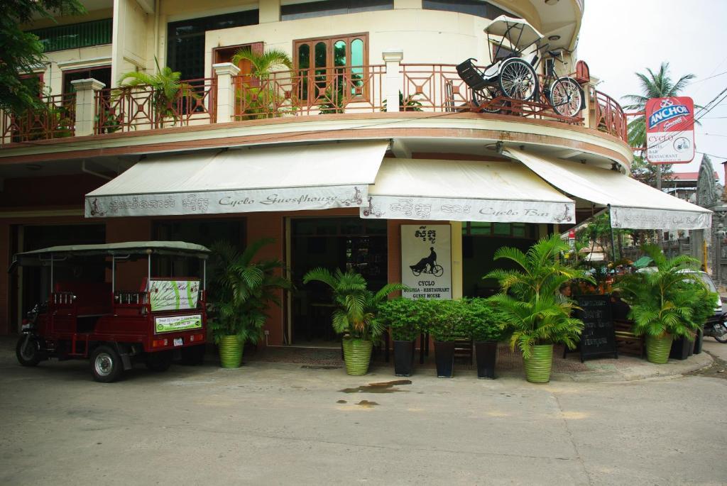 Cyclo Hotel-Bar-Restaurant Phnom Penh Exterior photo