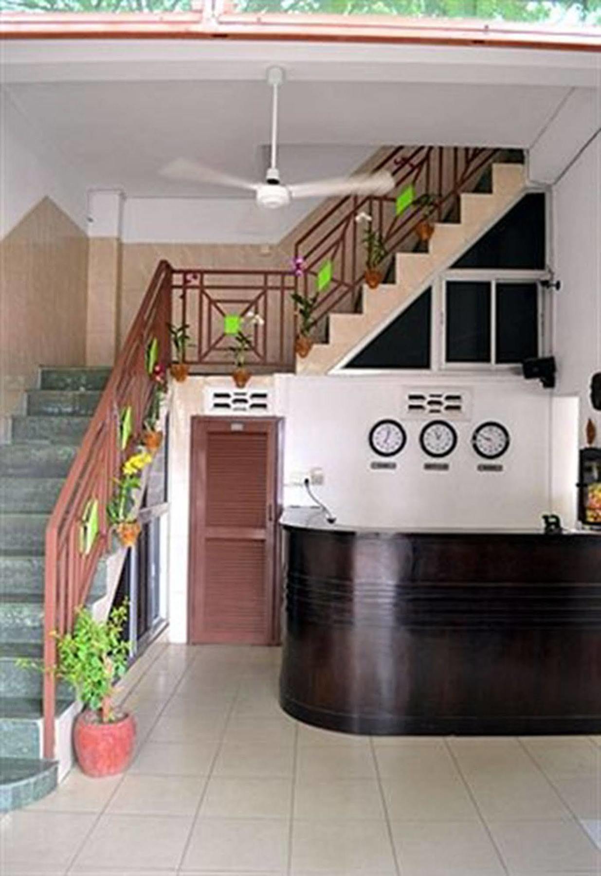 Cyclo Hotel-Bar-Restaurant Phnom Penh Exterior photo