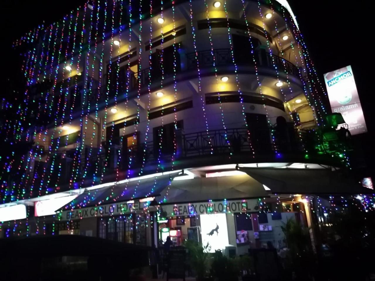Cyclo Hotel-Bar-Restaurant Phnom Penh Exterior photo