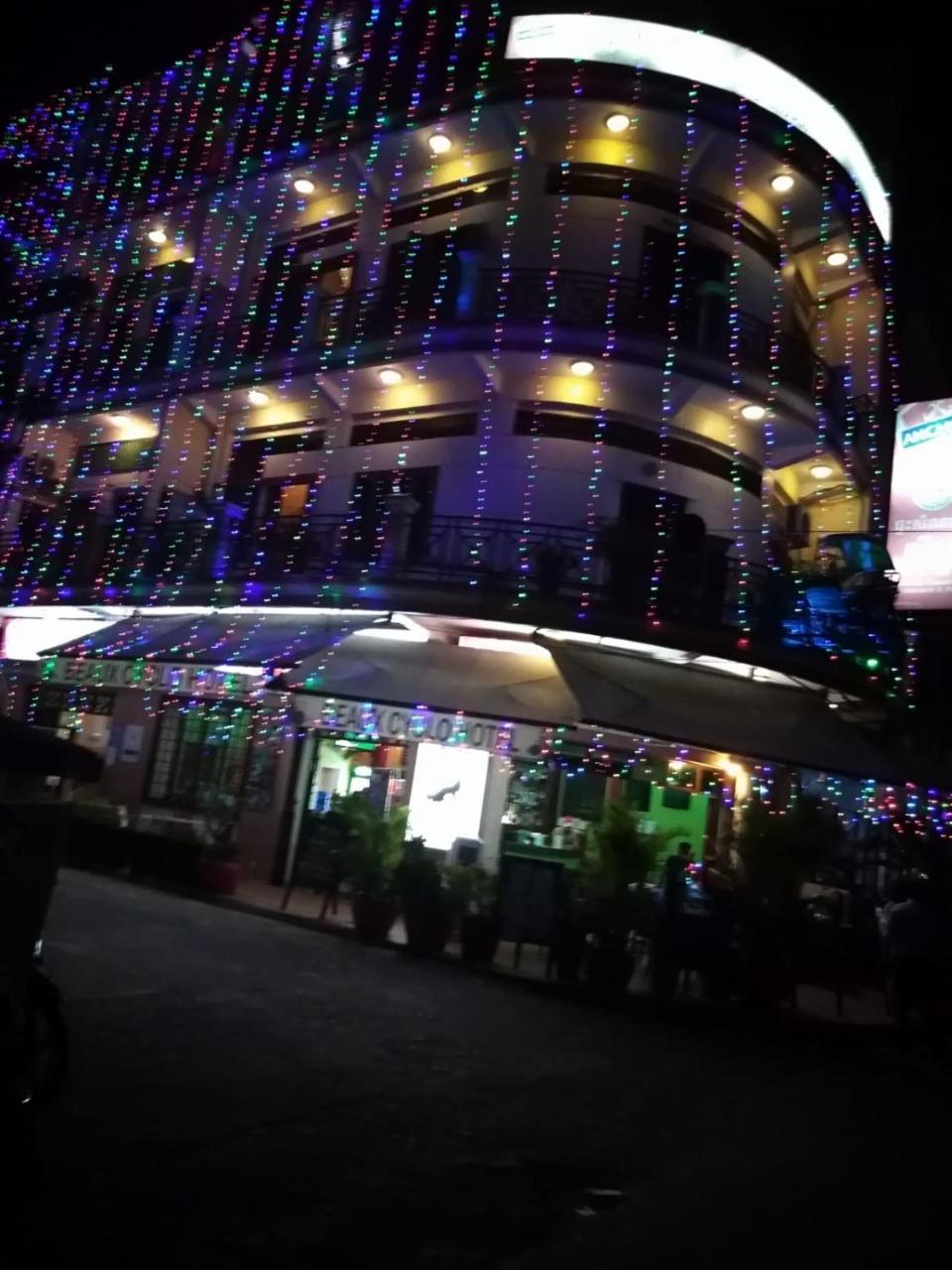Cyclo Hotel-Bar-Restaurant Phnom Penh Exterior photo